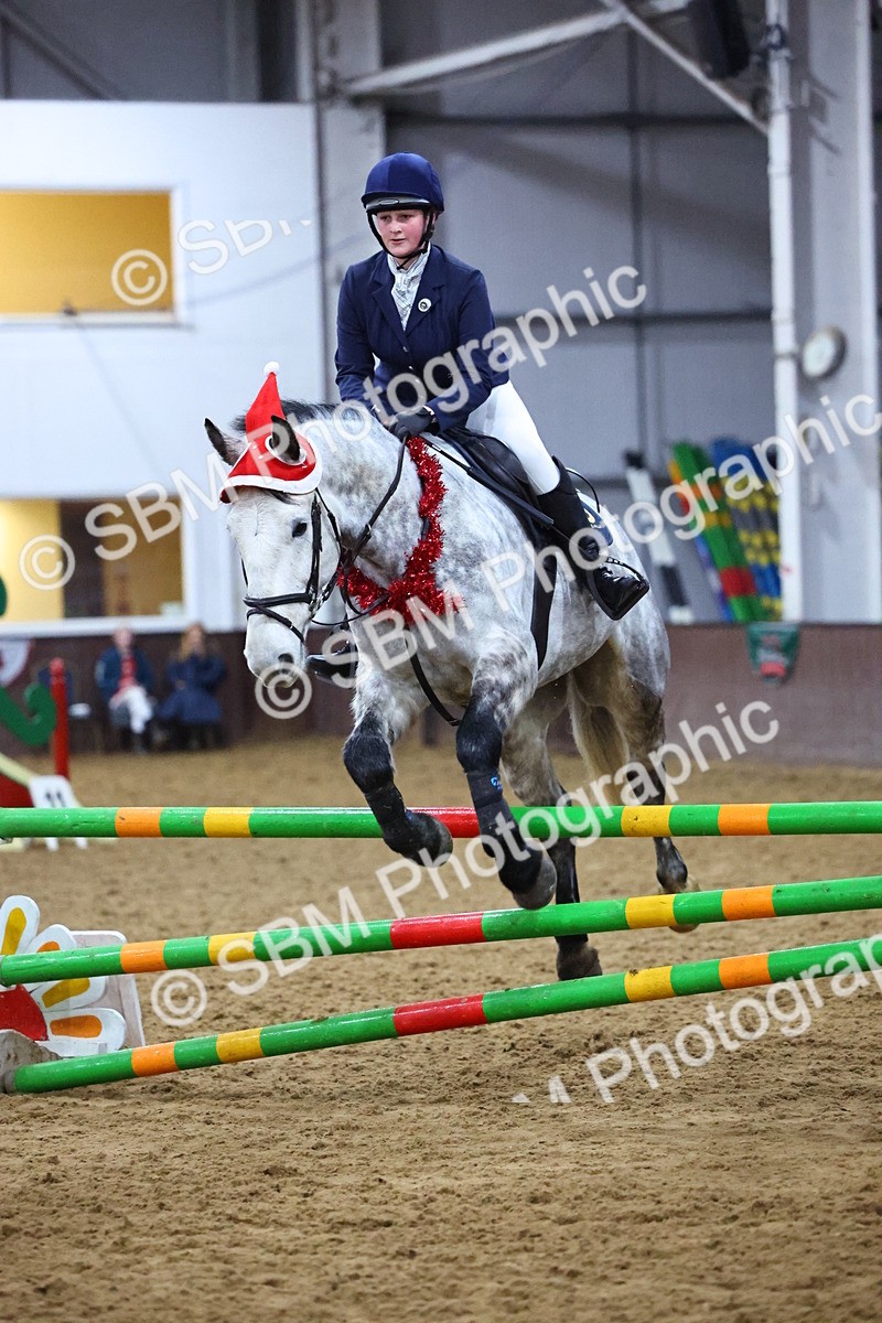 SBM_002799 - Class 6 - Holly & Ivy Stakes - 90cm