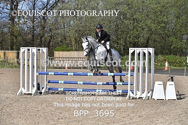 BPP_3695 - CLASS 3 FRI Senior British Novice/ 90cm Open