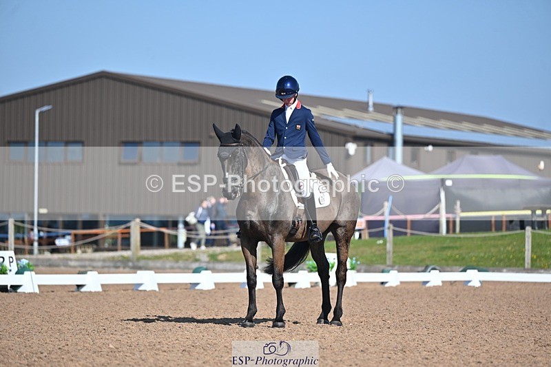 250405-094253-09829 - 117-Myles.Graham-Nibeley.Black.Pearl