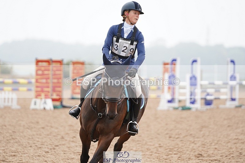 240901A-125426-07610 - 329-Hanna.Bertorelli-BWTH.CLASSIC.CUT