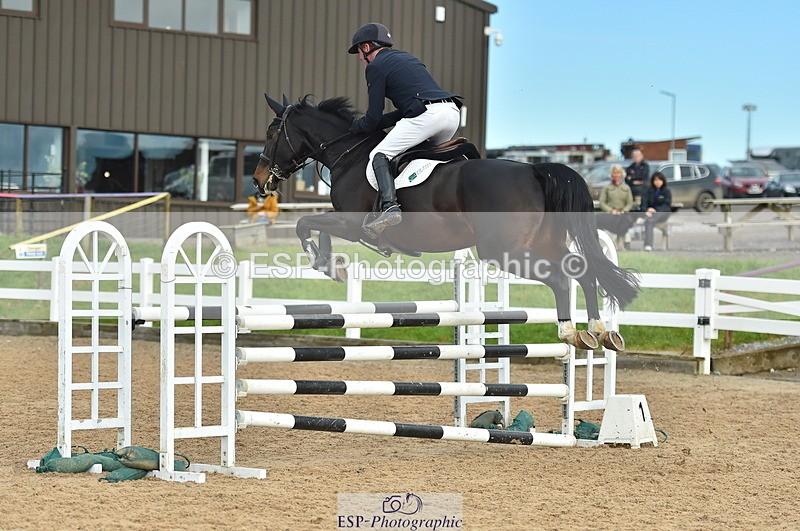 231111A-123858-01913 - Cls 12 Newcomers & 1.10m Open