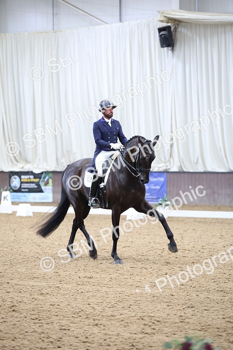 SBM_004310 - Class 9 - FEI Inter 1 Gold - 15.55-16.43