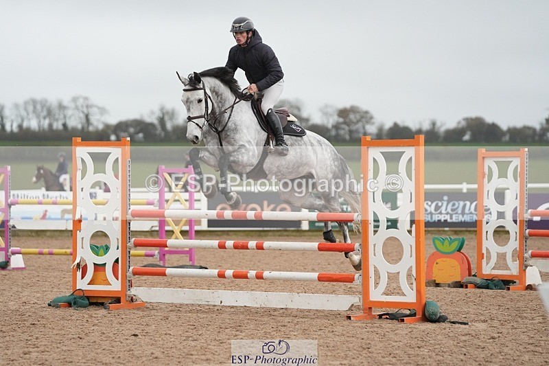 251109-113800-03592 - Cls 20 Newcomers and 1.10m Open