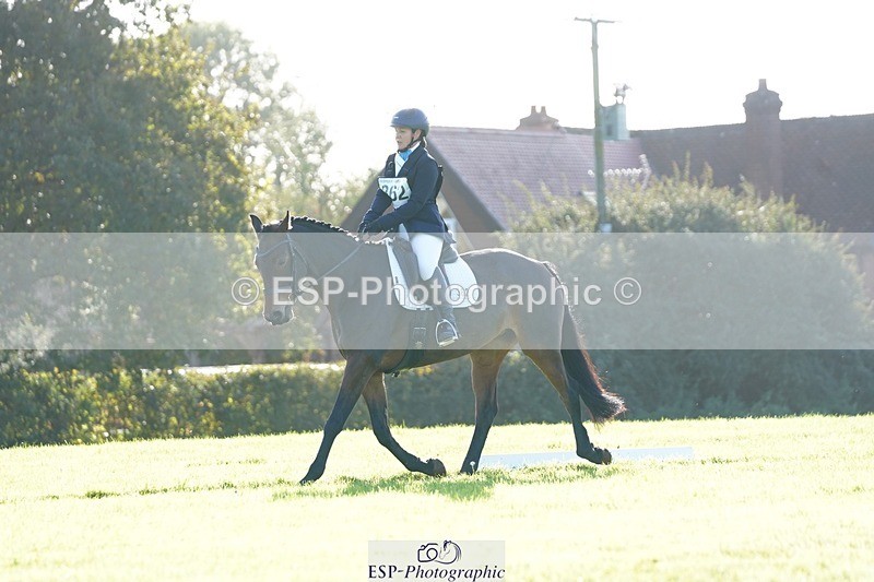 241025-104058-06049 - 362-Vicky.Stacey-HIGHDALE.AUTUMN.SUNRISE