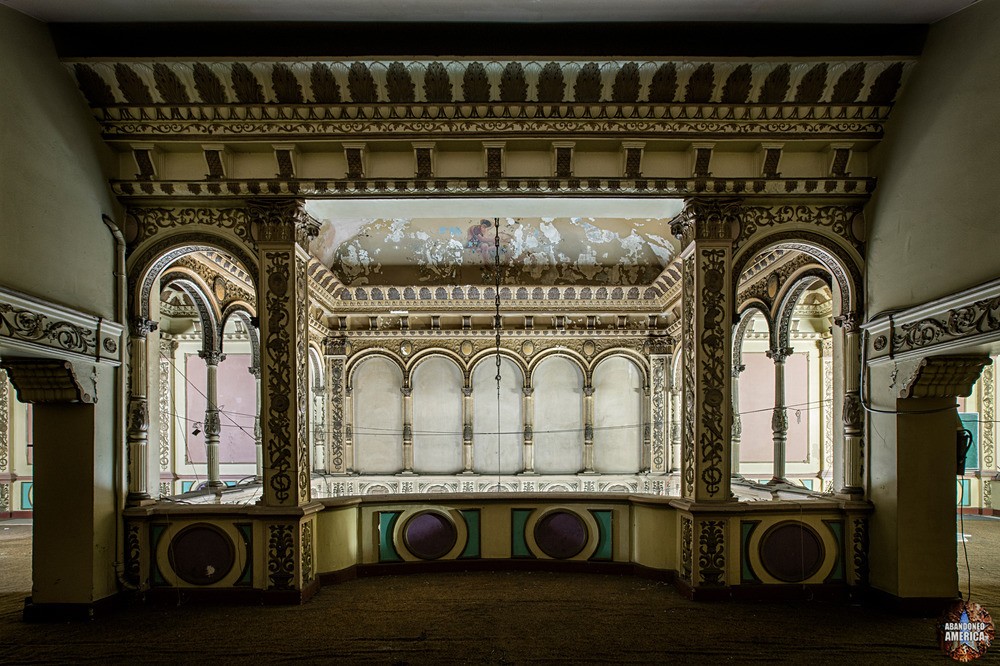 Mezzanine Molding at The Westlake Theatre, Los Angeles, CA | Abandoned America