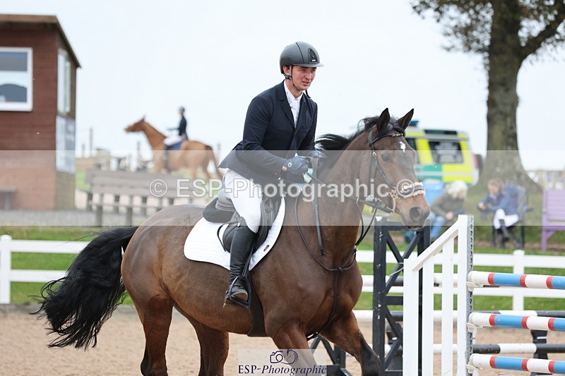 241101A-140800-02362 - FRI Cls 6 Foxhunter and 1.20m Open