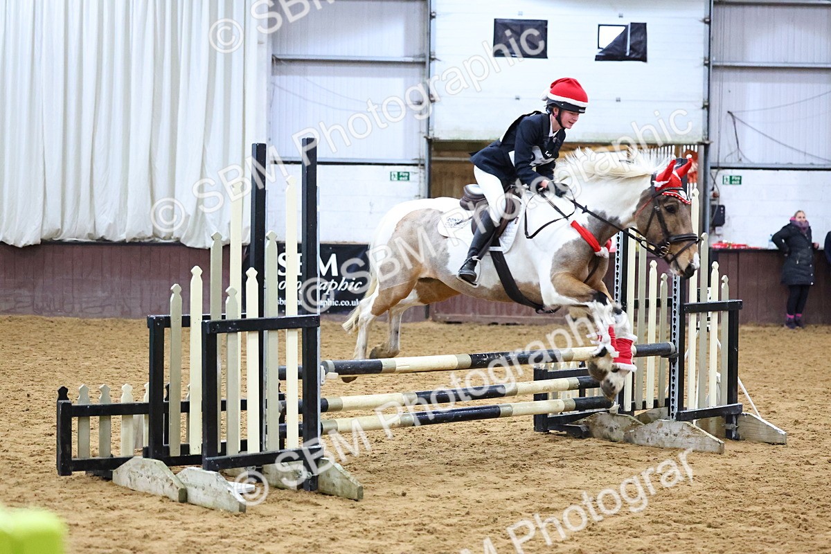 SBM_001627 - Class 4 - Festive Fences - 70cm