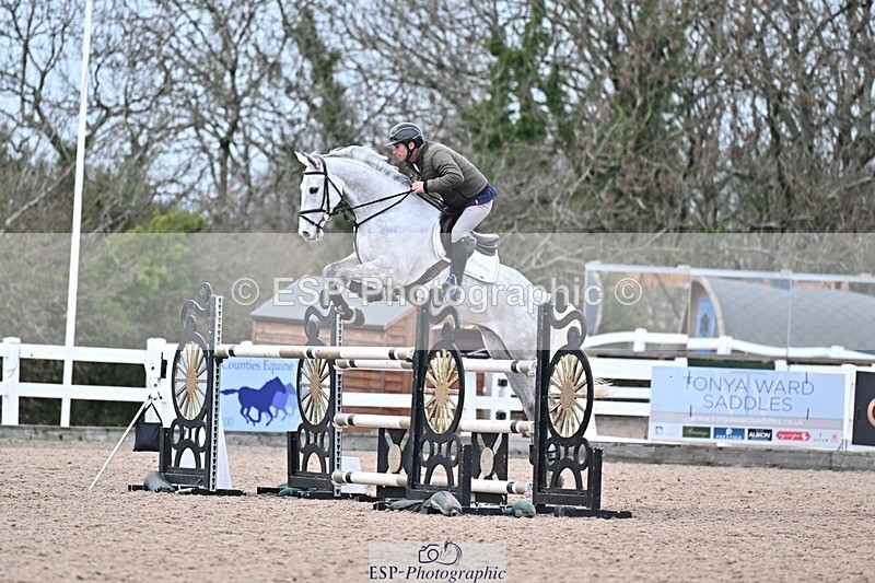 251126-135812-00658 - Cls 5 Foxhunter and 1.20m