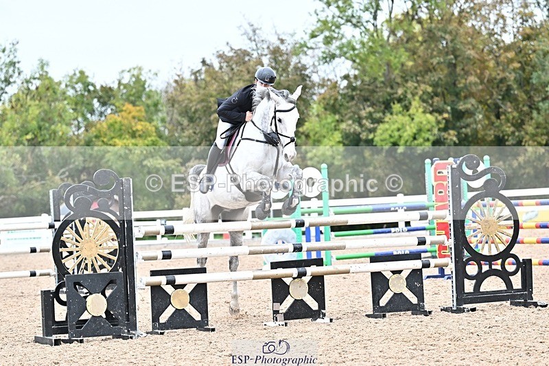 251015-132829-00579 - Cls 4 Newcomers and 1.10m Open