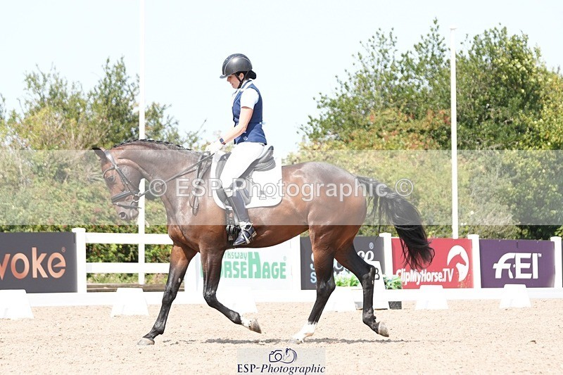 250817-125842-09529 - 052-Marcela.PomphreyLinkeltje.DE.J