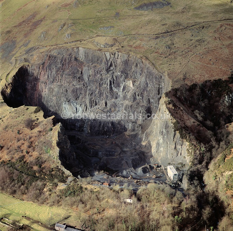 A00575B Tillicoultry Quarry Ochil Hills in 2005 - Settlements, infrastructure and attractions