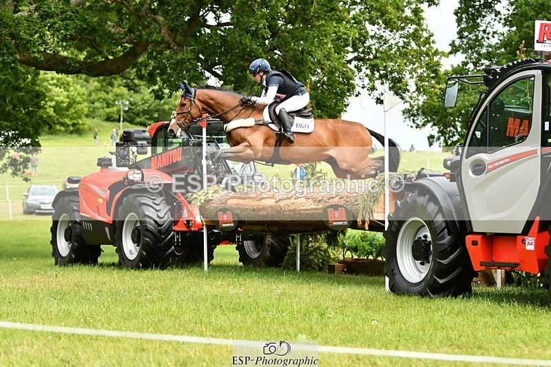 250525A-142612-16946 - D-468-Laura.Collett-LONDON.52