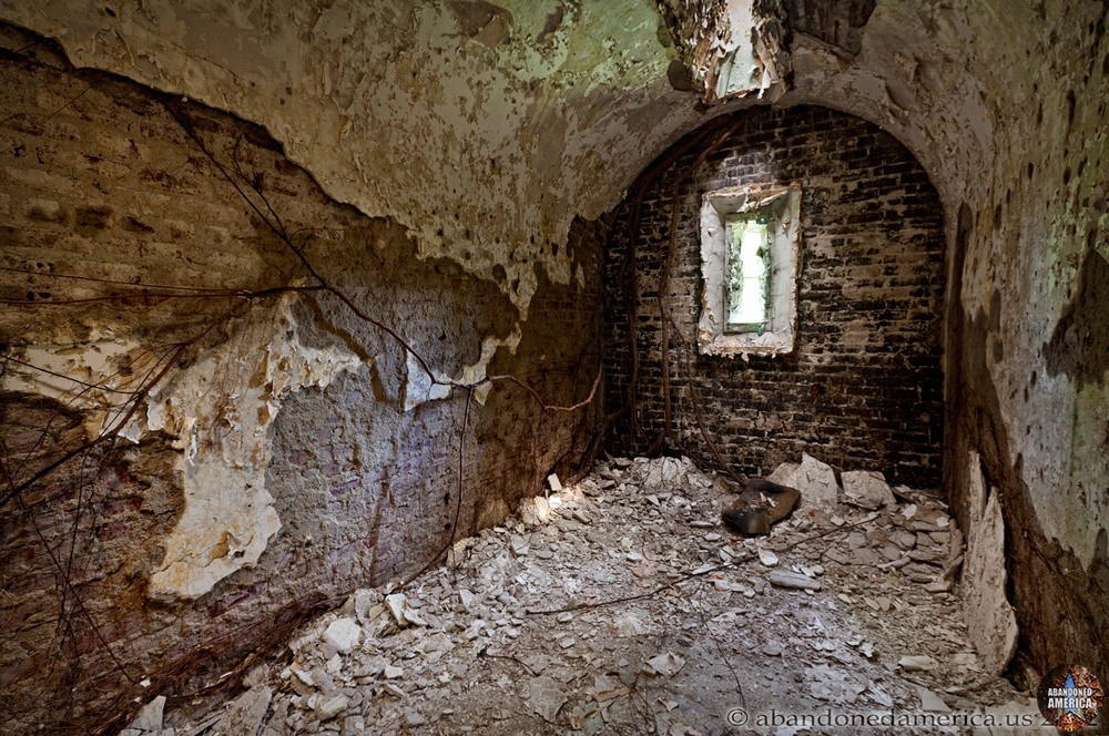 Deteriorating cell, Holmesburg Prison, Philadelphia PA | Abandoned America by Matthew Christopher