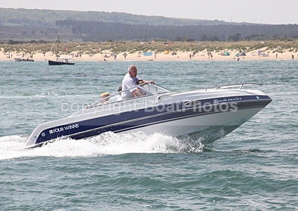 090524 THATS THE WAY TO DO IT IMG_1937 - Motorboats - Open