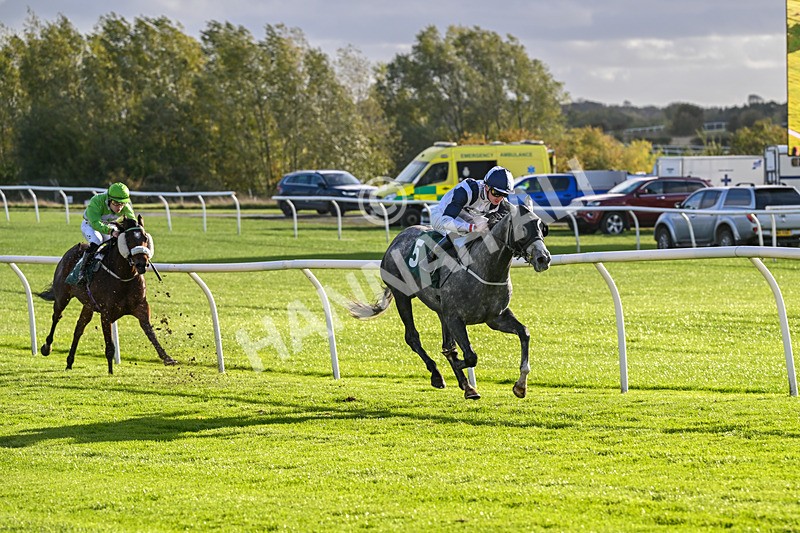 281025-Race 2-Grey Horizon-0887 - Race 2