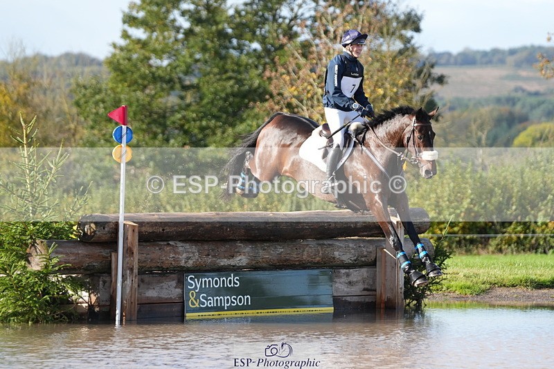 251024A-105351-06987 - A-007-Maja.Hullah