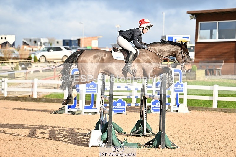 241208-131242-01718 - Cls 21 Newcomers and 1.10m Open