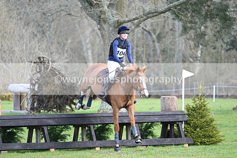 WJ7_0053 - Time 10:13 to 10:38 Times at the Fence