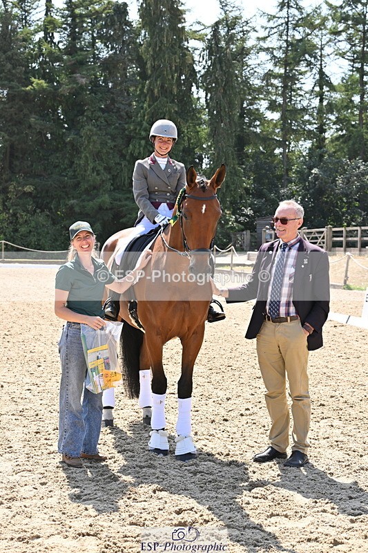 250810A-132547-06592 - Medium SILVER Presentations