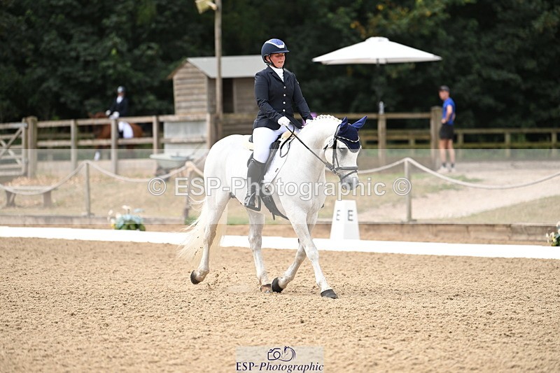 250808A-110545-00570 - 080-Becky.AndrewsTyan.Talk.of.the.town