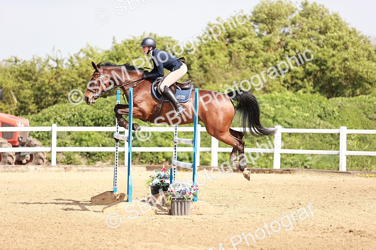  - Class 26 - Senior Foxhunter - 1.20m
