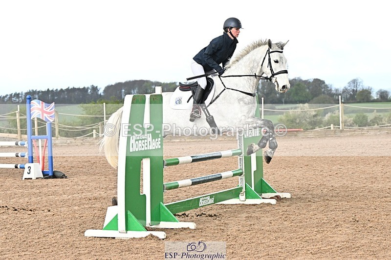 250416-095219-00135 - Cls 1 British Novice and 90cm