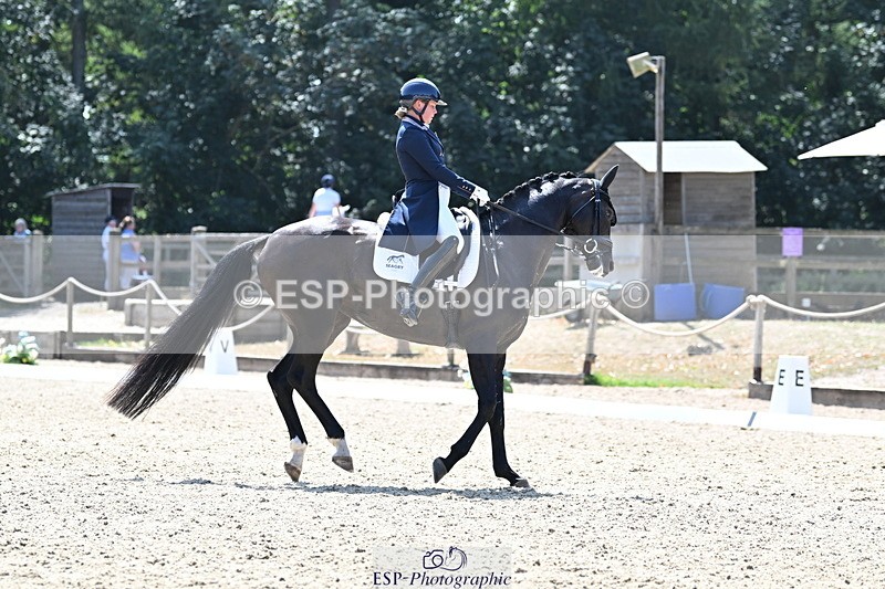 250810A-140125-07197 - 070-Abbie.NewburySeagry.Firstamour