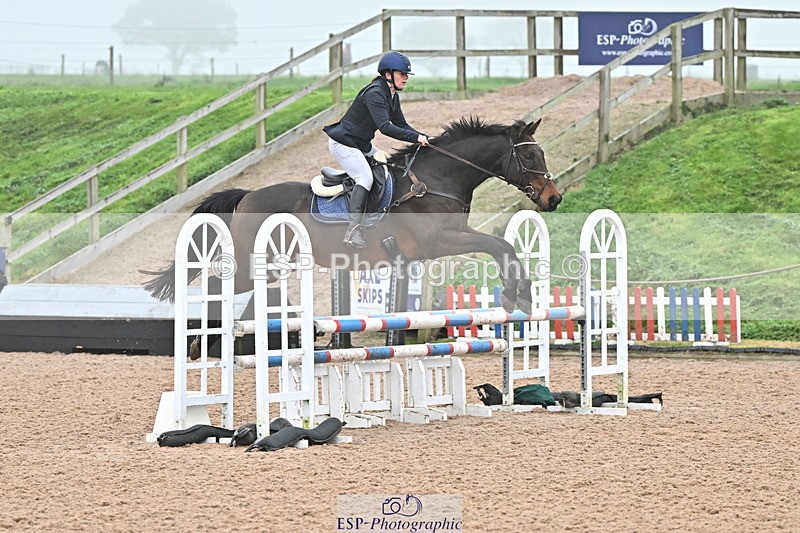 241103A-111720-06970 - SUN Cls 18 British Novice and 90cm Open