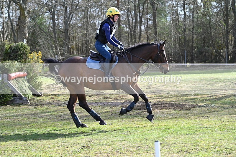WJ7_0119 - Time 10:13 to 10:38 Times at the Fence