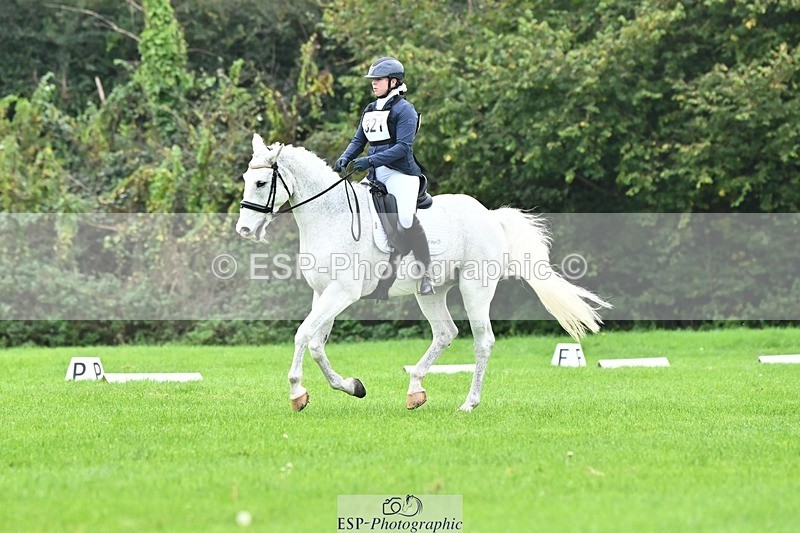 241024-120057-02589 - 321-Hannah.Underhill-DONBEG.GREY