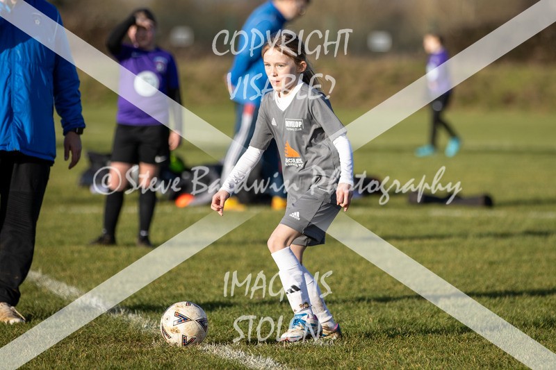 1DX30748 - 2026-01-17 FC Abbey Meads U9 Purple Girls V Develop FC U9 Girls