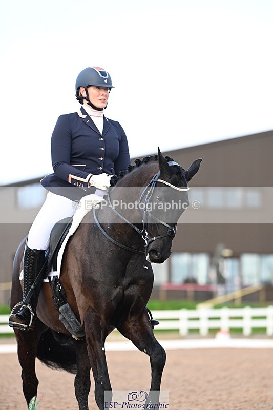 240218A-151247-09027 - 193-SARAH.RIDD-FIRST.KISS