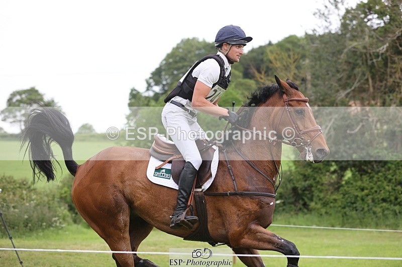 240525-162105-17189 - 241-CLASS_ROMANCE-Jack_Pinkney