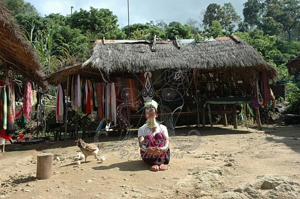 Long-Neck Woman - Thailand - PEOPLE