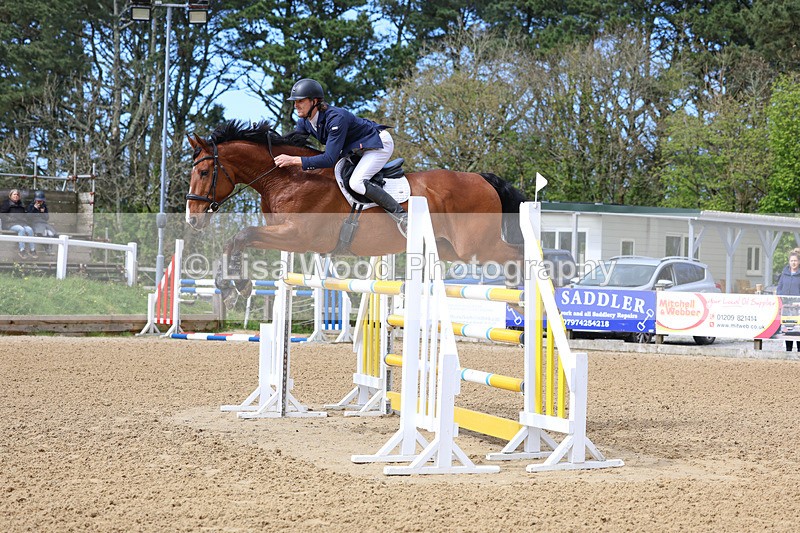 3E7A2344 - Class 9: Senior 1.30m open