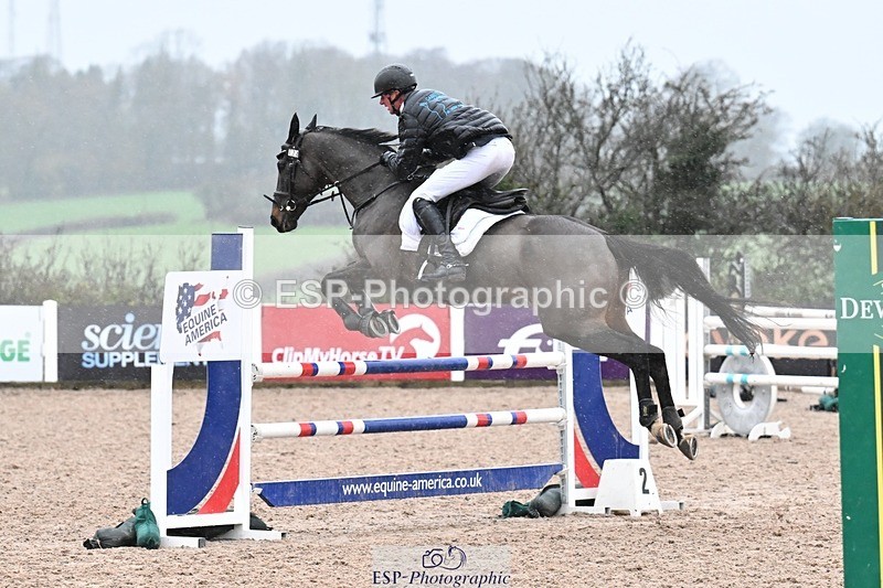 251205-124210-00513 - Cls 7 Snr Newcomers and 1.10m