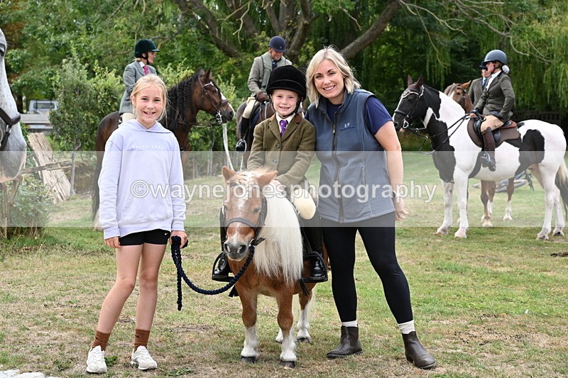 WJ6_3735 - Berks & Bucks - The Old farmhouse - Hound Exercise 20-08-25