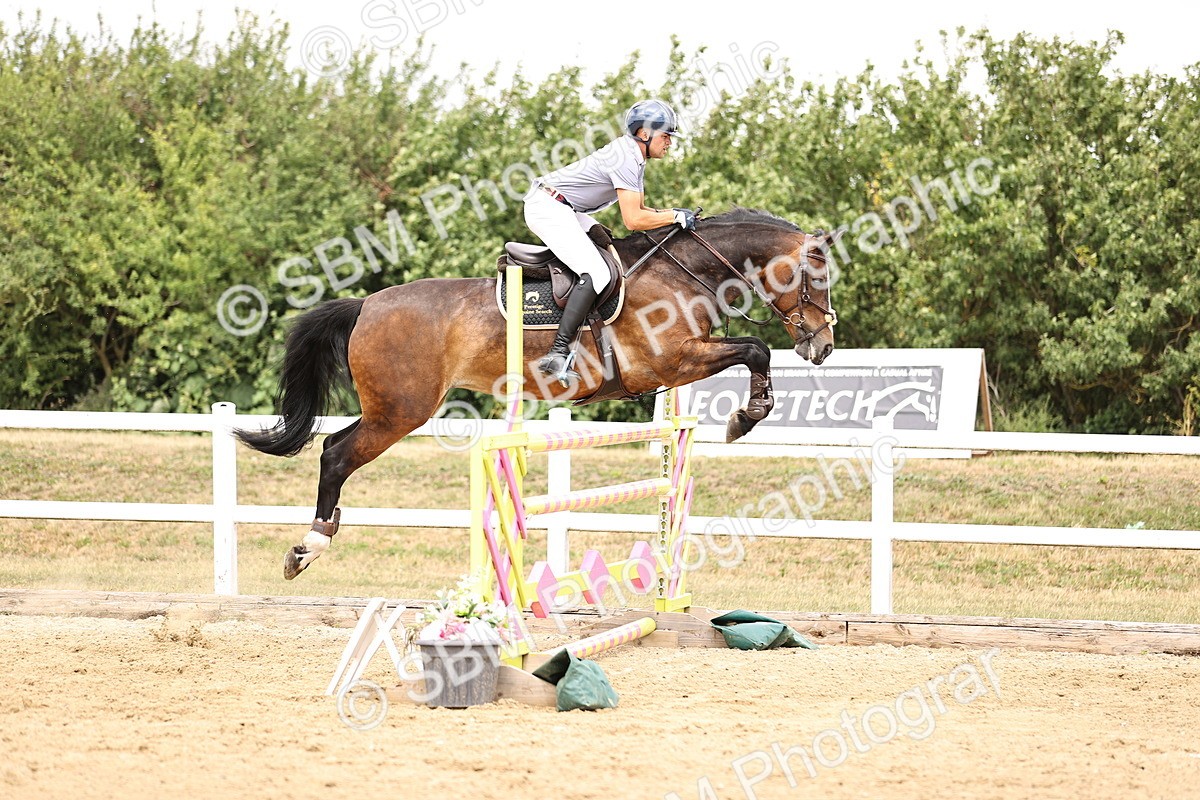 SBM_010675 - Class 9 - Senior Foxhunter - 1.20m Open