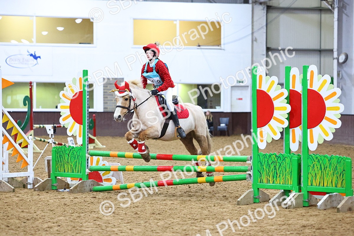 SBM_001821 - Class 4 - Festive Fences - 70cm