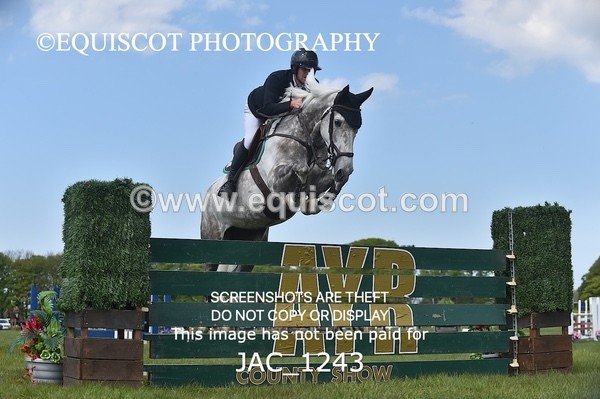 JAC_1243 - CLASS 3 Andrew Hamilton Coach, RHS Foxhunter Championship Qualifier