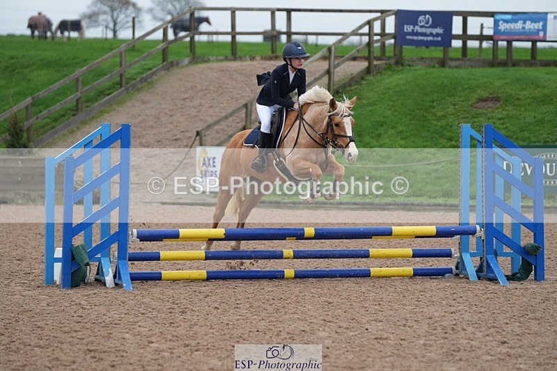 251116-095015-01429 - Cls 18 Clear Round 50cm