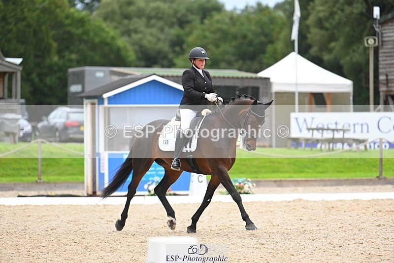 230813-175216-08759 - Cls 14 Medium Silver 16.45 to End