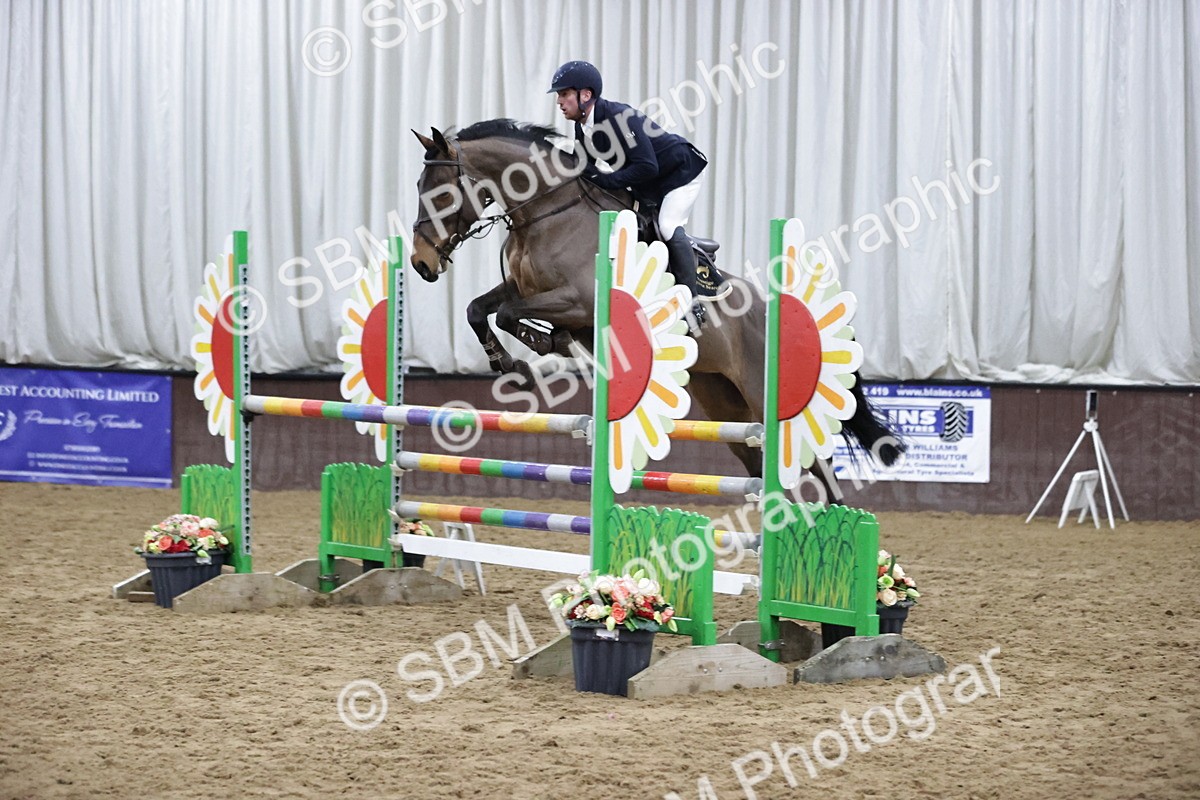 SBM_001112 - Class 4 - Senior Newcomers/ 1.10m Open