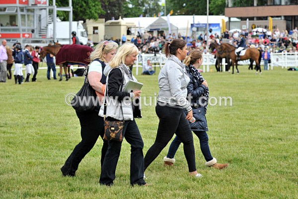 EQUISCOT 9408 - A WEE PEEK AT RHS 2013