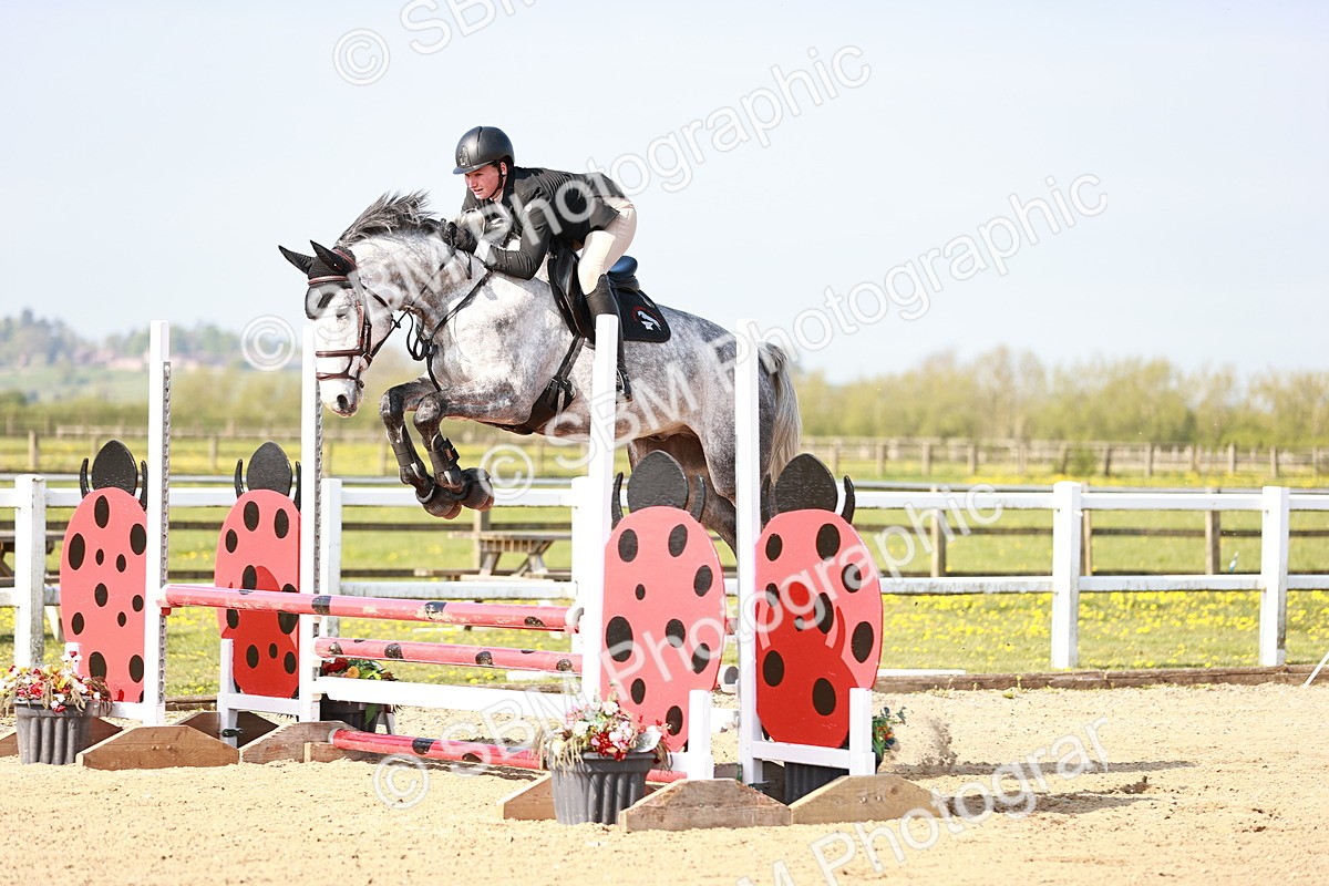  - Class 21 - Senior British Novice - 90cm