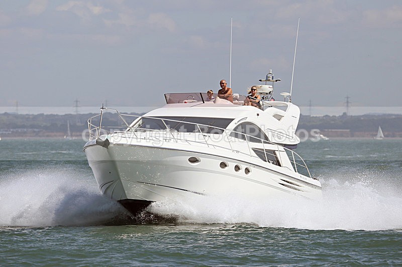 160806 EASY GTIGER - FAIRLINE PHANTOM Y92A0275 - Flybridge Cruisers