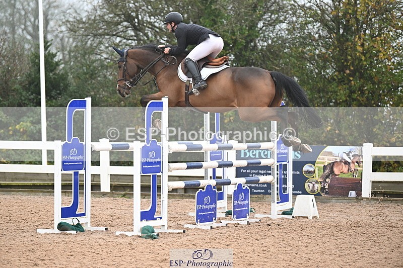 241102A-121109-04492 - SAT Cls 15 Foxhunter and 1.20m Open