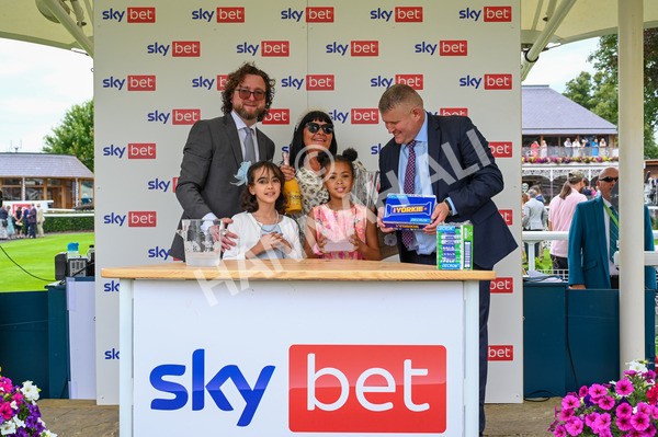 270724-Race 1-Night On Earth-9216 - Race 1 2.05pm Sky Bet 'Jump Jockeys' Nunthorpe' Handicap