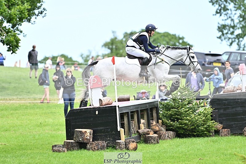 240525-145322-16093 - 207-IE_MR_MCGREGOR-Will_Furlong