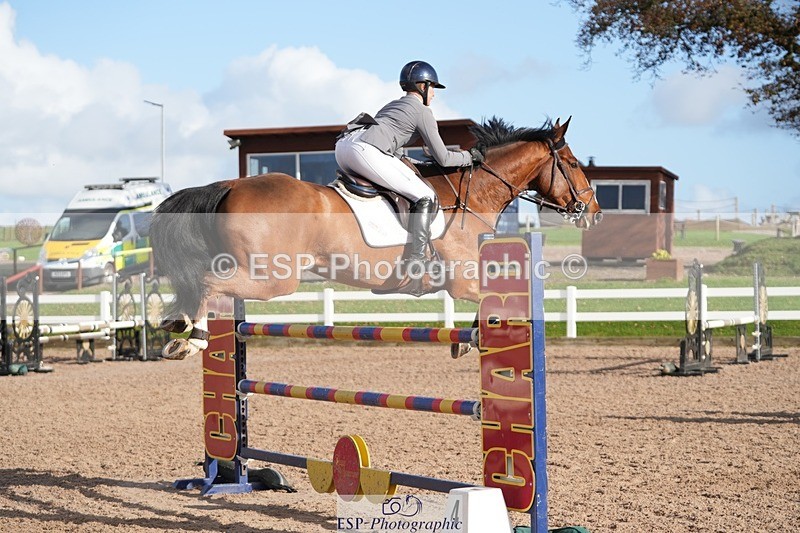 251108-131801-02692 - Cls 13 Foxhunter and 1.20m Open